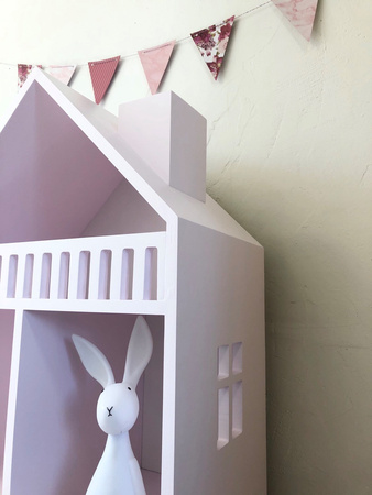 Regał z okienkami i balustradą Florance pastelowy róż