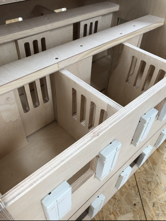 Drewniana stajnia dla koni, mini stajnia z boxami dla koni, stajnia z drewna