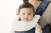 BABYBJORN - śliniaczek do nosidełka ergonomicznego BABYBJORN One, biały