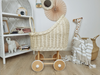 Wiklinowy wózek dla lalek wysoki ecru - drewno