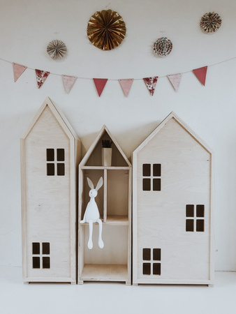 Drewniany zestaw mebli w kształcie domków, meble z drewna w stylu skandynawskim