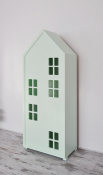 Pojemny regał z półkami i drzwiami, we made it