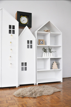 Zestaw solidnych mebli dziecięcych z drewna, z garderobą, z szufladami