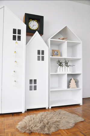 Zestaw solidnych mebli dziecięcych z drewna, z garderobą, z szufladami