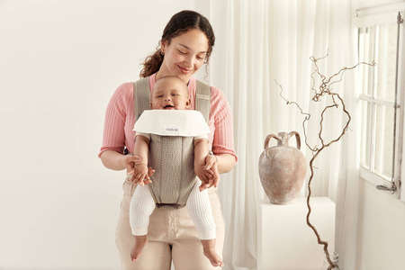 BABYBJORN MINI 3D Mesh – nosidełko, Szary Beż