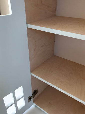 Regał z drzwiami i półkami Miasto pastelowy róż